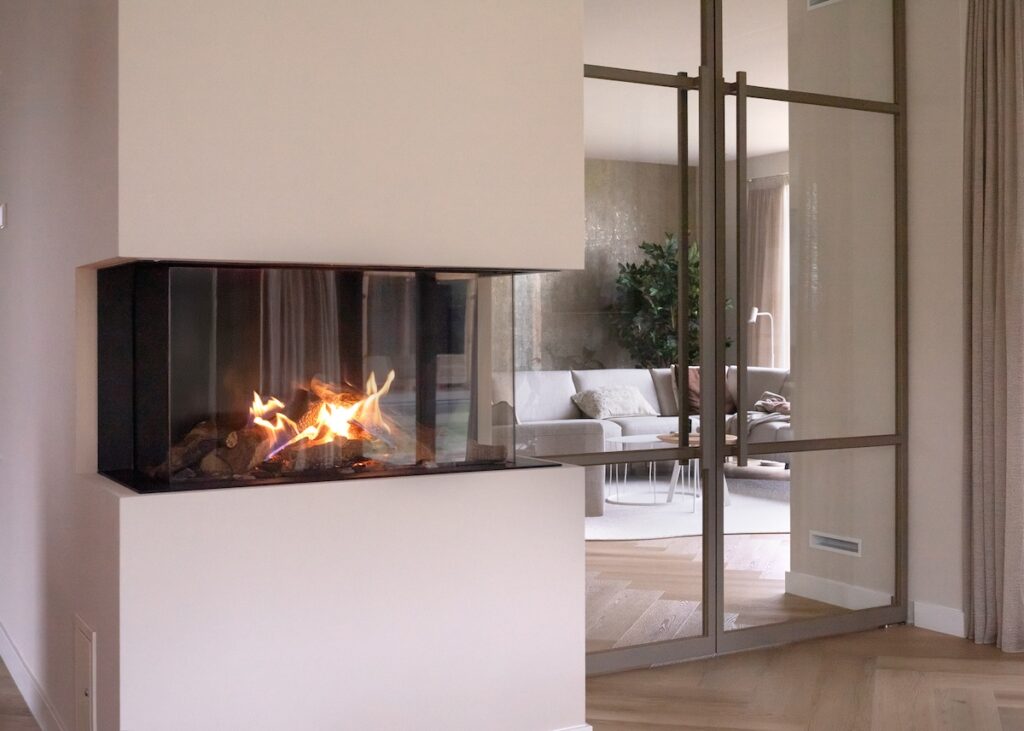 Faber Matrix 800/500 driezijdige gashaard in moderne nieuwbouwwoning in Amersfoort
